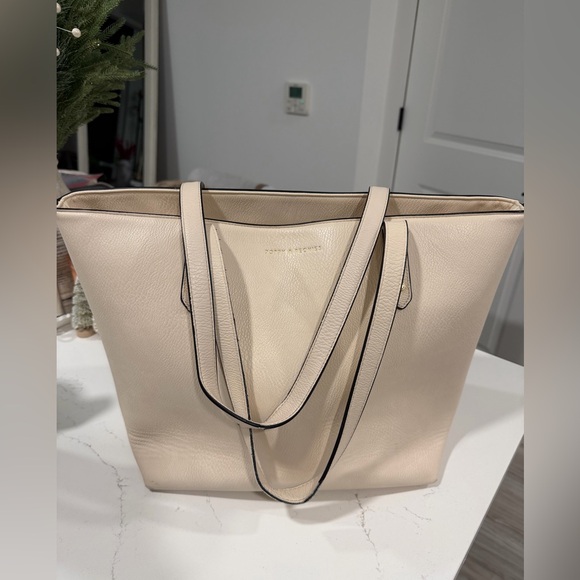 Poppy & Peonies Go Getter Tote in Cream - Picture 2 of 7